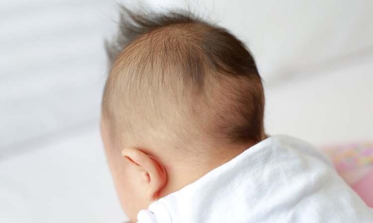赤ちゃんの髪の毛の生え方や抜け毛の体験談