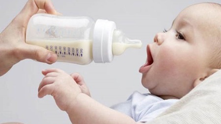 母乳とミルクの違い