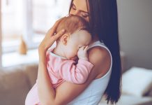 赤ちゃんが目をこするときに知っておきたいこと 原因 病気 アレルギー 症状 対処方法