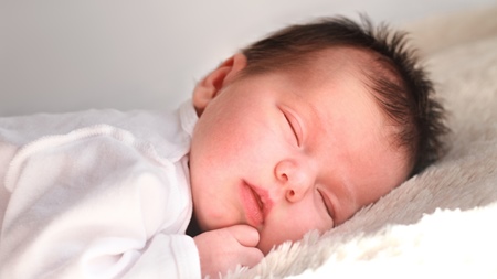 うつぶせ寝は乳幼児突然死症候群の原因？