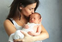 赤ちゃんの抱っこ（抱き方 抱っこ紐など）で知っておきたいこと