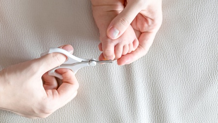 赤ちゃんの爪を切るタイミングとは？