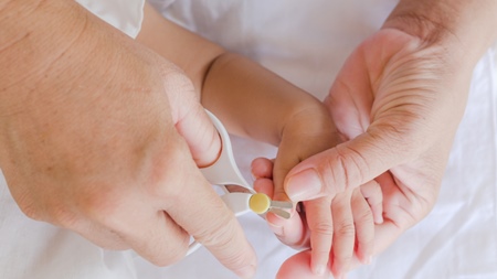 赤ちゃんの爪は複数回に分けて少しずつ切る
