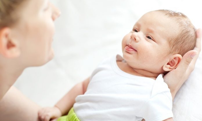 赤ちゃんの首すわりについて知っておきたいこと いつ頃 早い 遅い 練習 確認 注意点 など