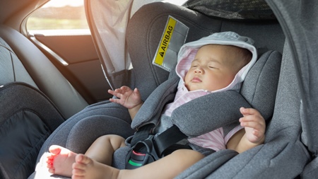 赤ちゃんを車に乗せる際のルール