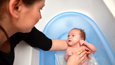 赤ちゃんの沐浴はいつまで行うの？