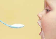 赤ちゃんがヨーグルトを食べるときに知っておきたいこと