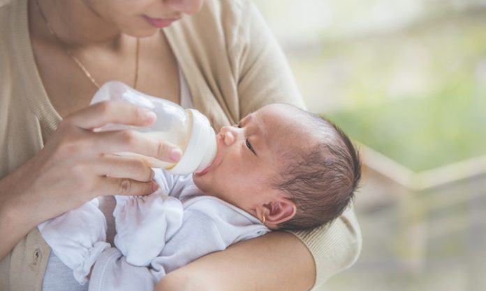 哺乳瓶の乳首の選び方、替え時、合わない時に知っておきたいこと