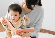 赤ちゃんの絵本の読み聞かせについて知っておきたいこと 読み方 コツ 効果 選び方 いつから いつ など