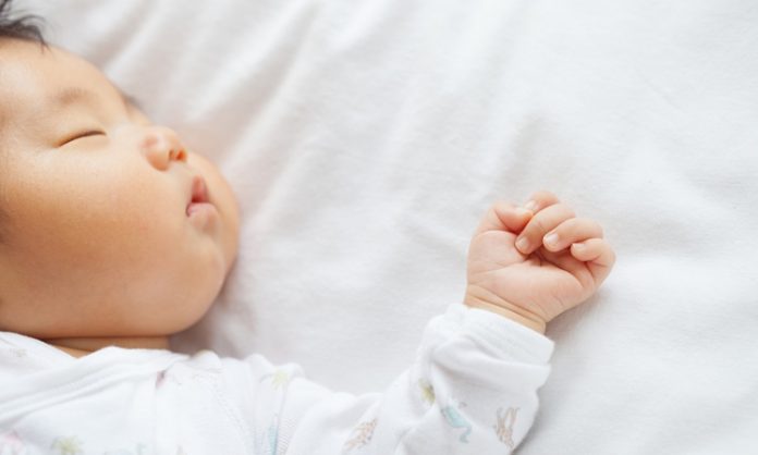 赤ちゃんの寝相が気になるときに知っておきたいこと 状況 状態 原因 対処方法 いろいろ など