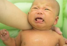 赤ちゃんがお風呂で泣くときに知っておきたいこと 状況 原因 程度 対処方法 注意点 など