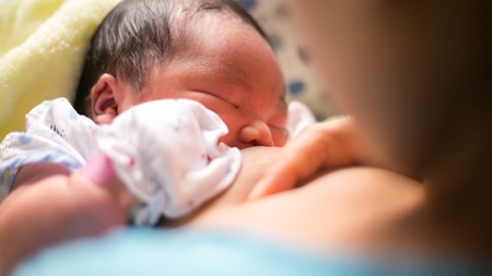 新生児の授乳の特徴とは？