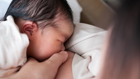 新生児の授乳時間について