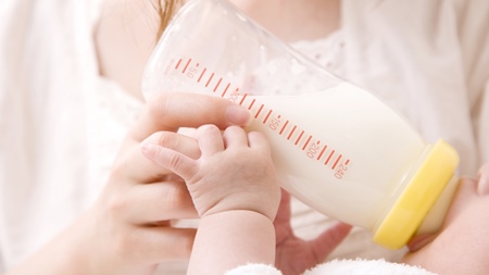 離乳を始める前のミルク以外での水分補給は必要ない？