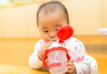 赤ちゃんの水分補給について知っておきたいこと いつから 時間 量 種類 タイミング やり方 注意点 など