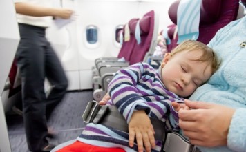 赤ちゃんと飛行機に乗る前に知っておきたいこと