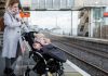 ベビーカーで電車やバスに乗るときのマナーや注意点で知っておきたいこと