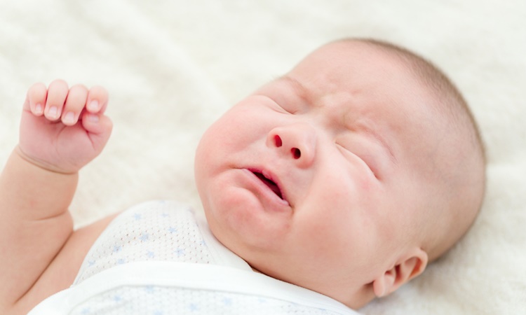 赤ちゃんの寝言泣きについて知っておきたいこと 夜泣き違い 症状 原因 対処方法 予防方法 など