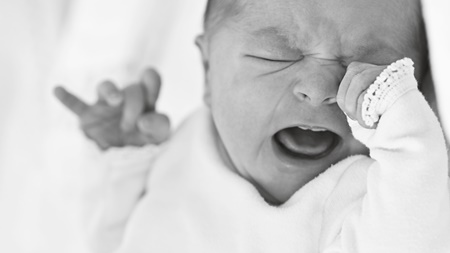 赤ちゃんの寝言泣きの対処法